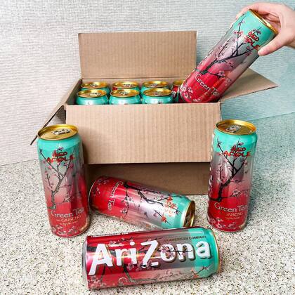 Para compensar el aumento de los aranceles y la inflación, el precio de cada lata debería aumentar al doble de su precio actual (Facebook/Arizona Iced Tea)