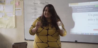 Para completar sus estudios, Carina caminaba 7 kilómetros hasta la escuela