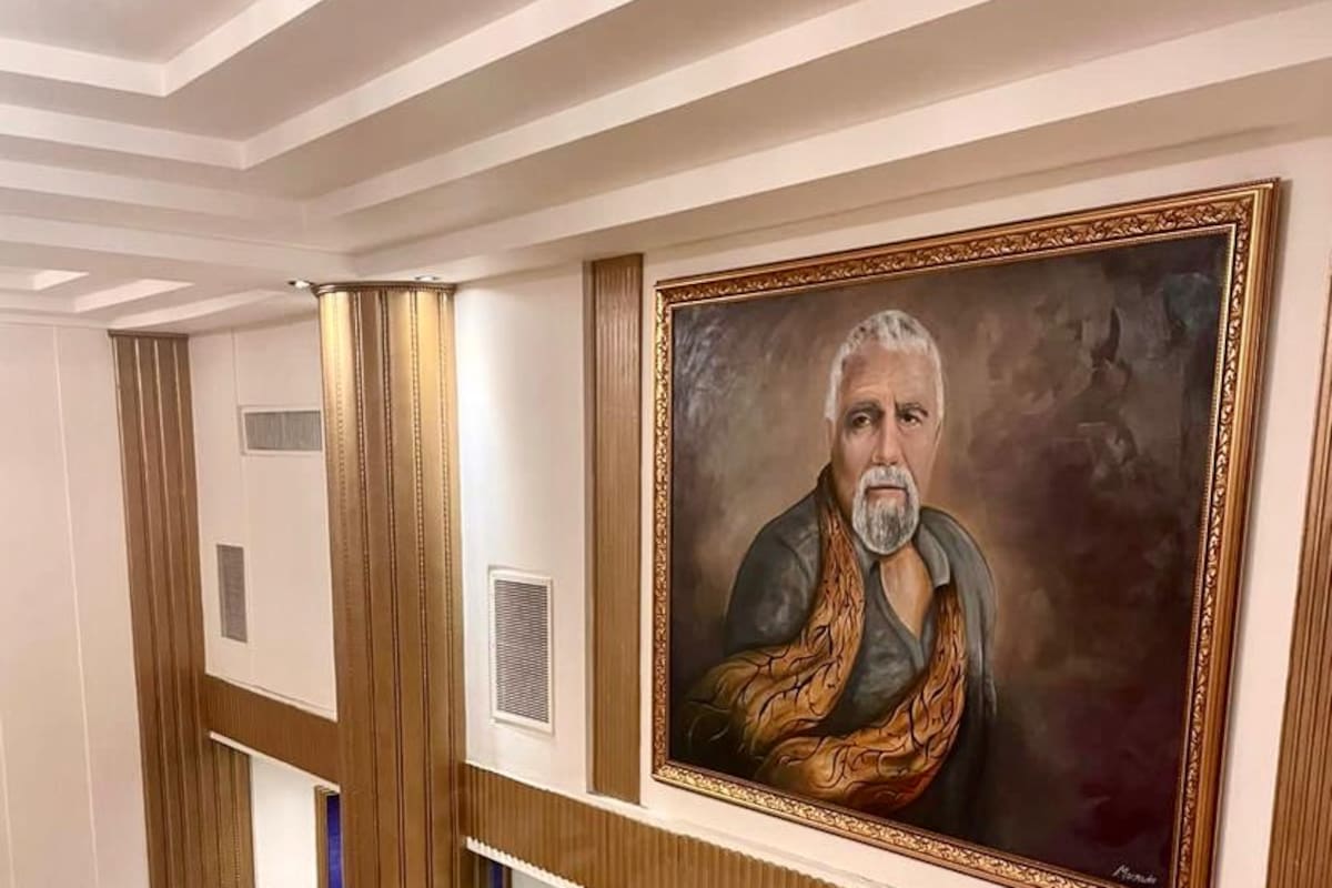 Para conmemorar el cumpleaños de Lino Patalano, en el hall del Maipo se descubrió un enorme cuadro mural de Gabriel Machado