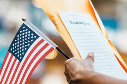 Para conseguir la ciudadanía de EE.UU. hay que cumplir una serie de requisitos detallados por el Uscis