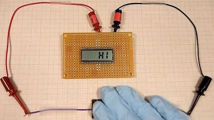 Para construir una pequeña planta generadora de electricidad sólo hacen falta algunos elementos caseros