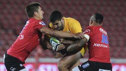 Para De la Fuente, frenado por Jantjies y Voster (Lions), funciona mejor la defensa que el ataque