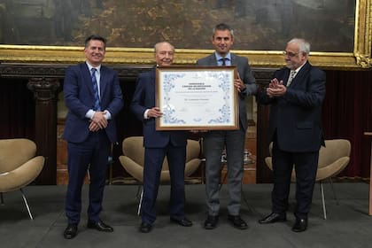 Para Eduardo Menem, a su hijo Martín “le toca una época mucho más difícil que a mí” y se refirió a distintas situaciones violenta en el Congreso que se sucedieron en el desarrollo de algunas sesiones.