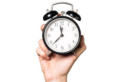 Para el cambio de horario en EE.UU., los relojes analógicos requieren una verificación adicional