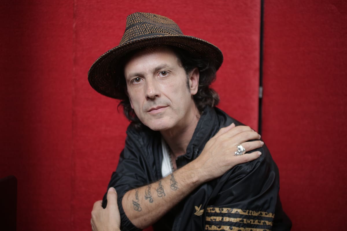 Para el cantante, una canción se vuelve popular cuando se deja de reconocer al artista