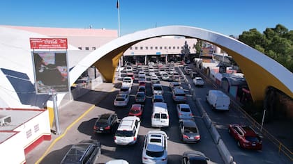 Para el cruce rápido de México hacia Estados Unidos es necesario pagar una cuota mensual (Archivo)
