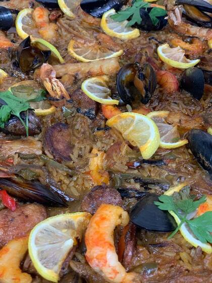 Para el especial español sirvieron la clásica paella