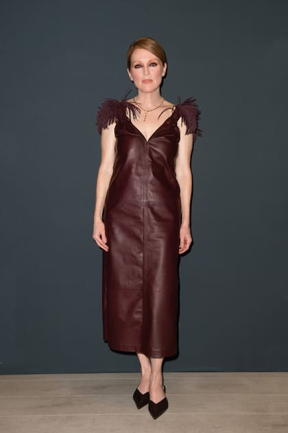 Para el estreno del film, "When you finish saving the world", Moore optó por un moderno vestido de cuero con un toque de plumas, también de la firma italiana Bottega Veneta.