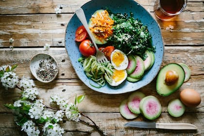 Para el experto, lo más importante de la alimentación es ver cuáles son los elementos básicos que se deben cubrir y que se sabe que bajan el riesgo de mortalidad