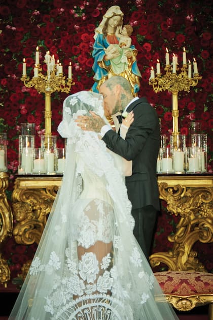 Para el gran día, los novios dieron el "sí, quiero" vestidos con diseños exclusivos de Dolce & Gabbana