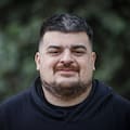 Apostó todo lo que tenía y “destruyó” la tarjeta de crédito de un amigo