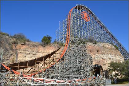 Para entrar a Six Flags en Texas gratis, los socorristas pueden comprar los tickets en línea
