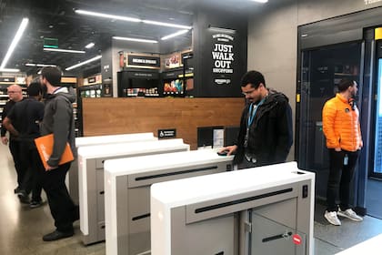Para entrar (y salir) de Amazon Go necesitas tu teléfono móvil