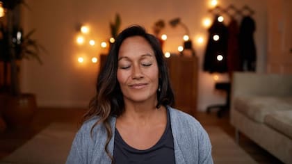 Para escuchar los susurros del cuerpo, tenemos que entrenarnos y "a lo largo del día observar las sensaciones del cuerpo, cuando estoy cansada, contenta o enfadada, ¿dónde lo siento? Esto nos ayuda mucho a conocernos".