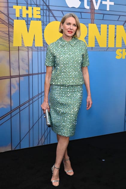 Para esta premiere, la actriz de La Llamada vistió un auténtico Gucci de dos piezas en color verde esmeralda. Sus sandalias y su clutch en plateado completaron a la perfección su estilo