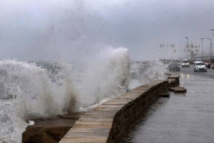 Para esta tarde se espera un pico de crecida del mar en Mar del Plata