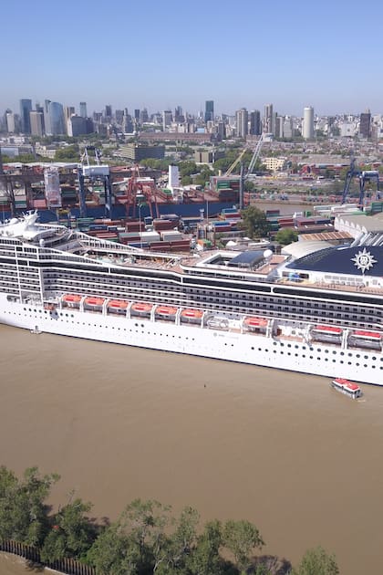 Para esta temporada que se inicia a mediados de octubre y se extiende hasta abril, se esperan 129 recaladas de cruceros en el puerto de Buenos Aires