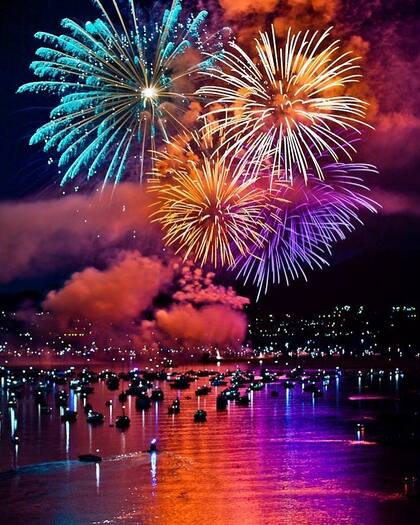 Para festejar el Diwali las personas preparan dulces, se viste con ropa nueva, intercambia regalos y enciende fuegos artificiales (Instagram/@juliaglobaledu)