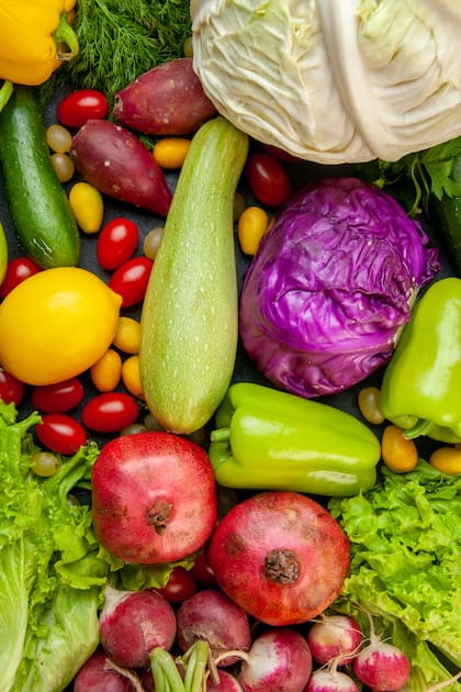 Para garantizar la seguridad alimentaria, es fundamental utilizar métodos aprobados que aseguren la eliminación de bacterias y virus (Foto de carácter ilustrativa: Freepik)