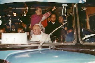 Quién fue el único Papa que visitó la Argentina: de su viaje en colectivo a la recorrida de 10 ciudades en 6 días