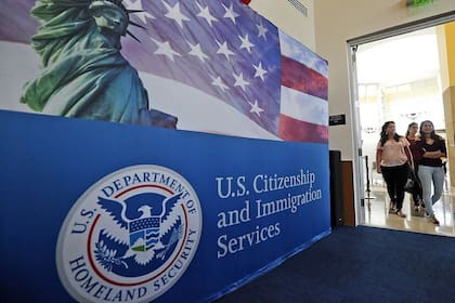 Para hacer su entrevista de naturalización deberá presentarse en una oficina del Servicio de Ciudadanía e Inmigración de Estados Unidos