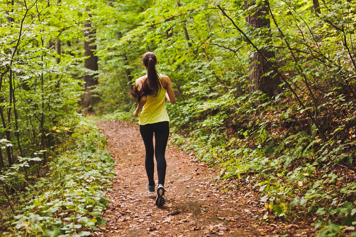 Para inducir el sueño se recomiendan actividades aeróbicas moderadas, como caminar, trotar o andar en bici