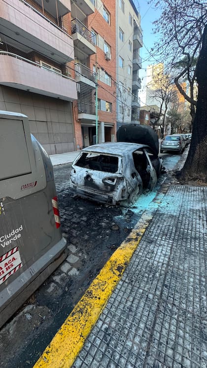 Para iniciar el fuego, utilizó cartones