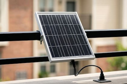 Para instalar estos paneles solares, solamente es necesario un enchufe de 120 voltios