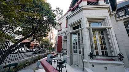 Para instalar los locales en casonas antiguas, se trabaja en preservar los elementos históricos de la zona
