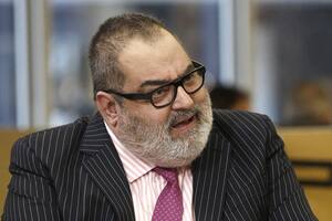 Para Jorge Lanata, "no hay posibilidad" de que apliquen la vacuna rusa sin probarla. "No pueden dar la vacuna antes de no haber terminado la fase III que termina en mayo", afirmó
