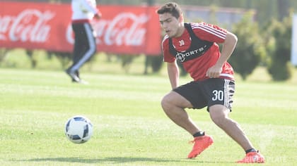 Para jugar ante Boca, el DT apostaría por Olivera en lugar de Mayada