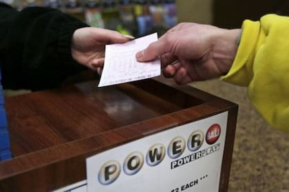 Para jugar, se seleccionan cinco números del 1 al 69 y una Powerball roja del 1 al 26