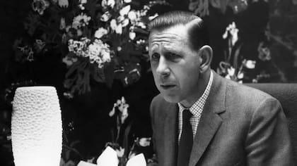 Para Kenneth George Aston, el rol del árbitro era el de director de una escena