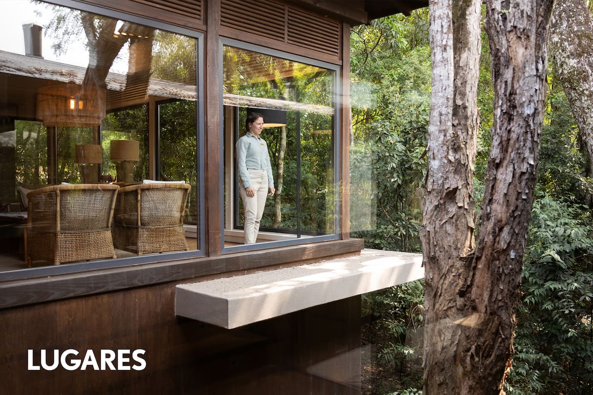 Para la construcción de las instalaciones del hotel se usó madera de pino proveniente de bosques renovables.