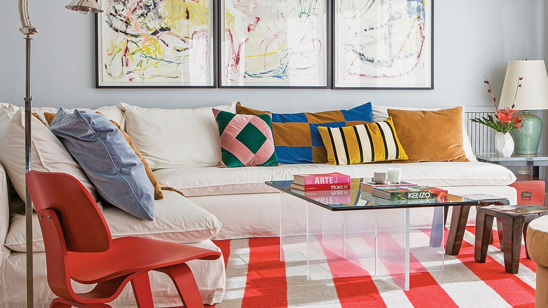 Para la diseñadora Flavia Mihanovich, los colores no tienen secretos. Sabe cuáles le gustan, que se lucen mejor en géneros con peso y, también, que si no encuentra el que busca, siempre puede crearlo.