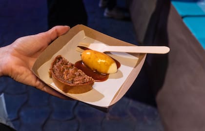 Para la hora dulce, un pecan pie con caramelo de arrope de algarroba de Oli Café.
