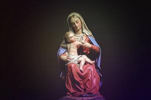 Para la Iglesia Católica es "inoportuno" el término corredentora para referirse a la Virgen María