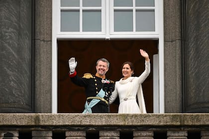 Para la proclamación de su marido, el rey Federico X, la reina Mary lució un elegante diseño del danés Soeren Le Schmidt.