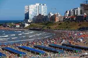 Para la segunda quincena, las reservas alcanzan al 90% en Mar del Plata y podrían subir hasta la ocupación plena