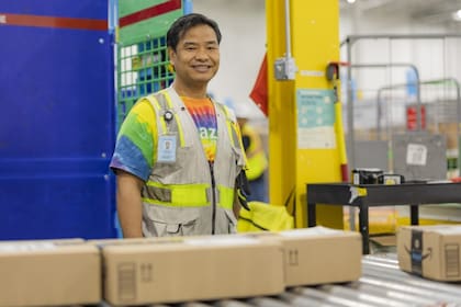Para la temporada navideña, Amazon abrirá 250 mil puestos de trabajo en sus áreas de operaciones y transporte en Estados Unidos