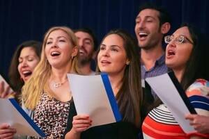 Para las personas con enfermedades respiratorias, cantar puede ser muy útil