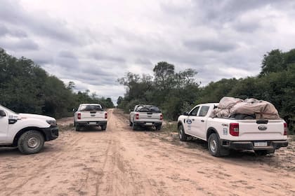 Para llegar a las comunidades, nos movemos en camionetas 4x4; las donan las propias marcas, que además se ocupan del mantenimiento