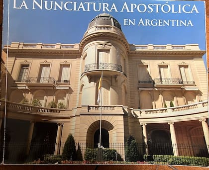Para llevar adelante su investigación, el escritor Walter D'Aloia Criado pasó un mes repasando cartas, planos y escritos sobre el Palacio Fernández Anchorena y sus habitantes