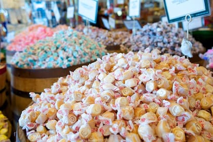 Para llevar y disfrutar durante una caminata la supertienda de dulces ofrece variedades increíbles