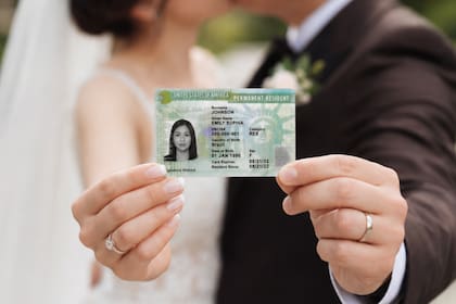 Para los casos de matrimonio, la agencia exige documentación que demuestre la buena fe del vínculo