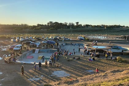 Para los obstáculos del skate park, se aprovecharon los escombros y basura del mismo predio