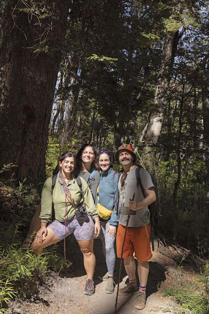 Para los que disfrutan de caminar, el pueblo tiene una variedad de senderos de trekking de variada dificultad a su alrededor.