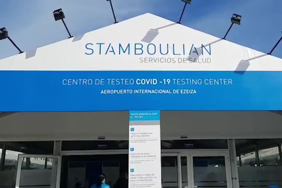 Para los que se van del país, solo se ofrece un test de $6000 que se evalúa mediante el método de ampliación isotérmica (LAMP) en lugar del PCR