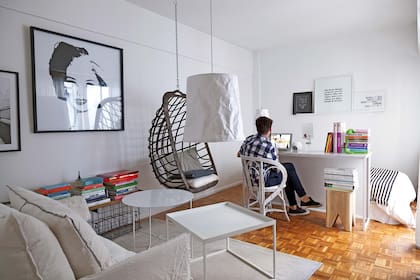 Para los que viven en los centros urbanos con poco espacio en un departamento monoambiente, el uso de la tecnología puede facilitar las tareas cotidianas como la compra de comida, la limpieza de ropa y los arreglos hogareños