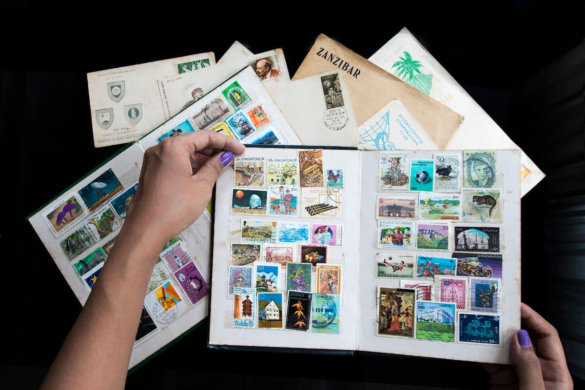 Para más de una generación, profesional o amateur, la filatelia fue la vía de entrada a un universo de belleza visual, juego, interés histórico y diversidad temática